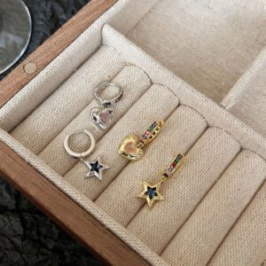 Donnatella øreringe sølv med  stjerne og rainbow sten