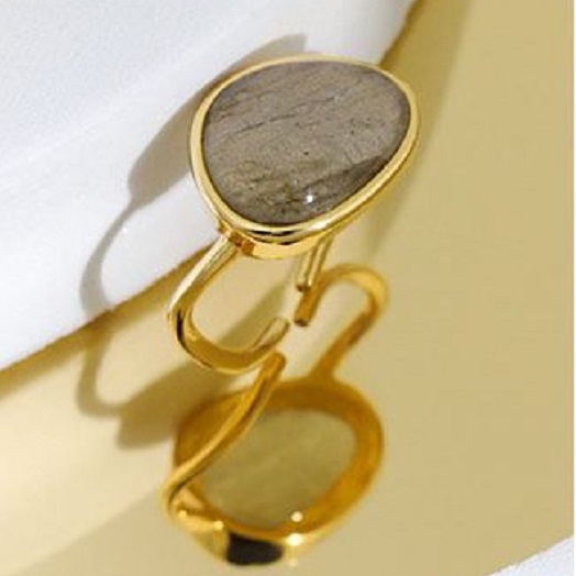 Donnatella ring forgyldt med maanesten