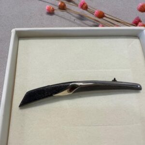 Oxideret Broche med guld 202517